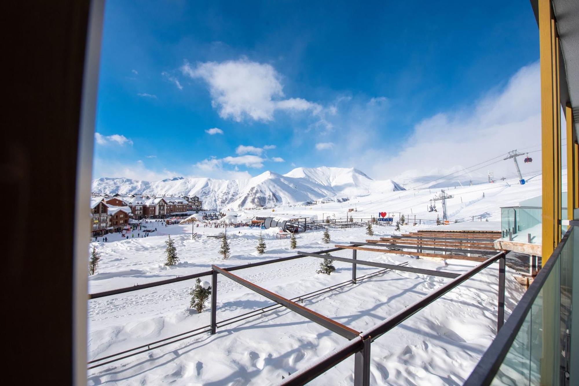 Gudauri Atrium Aparthotel Eksteriør bilde